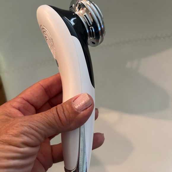 Microcurrent  facial device  with multi function modalities - Picture 3 of 3